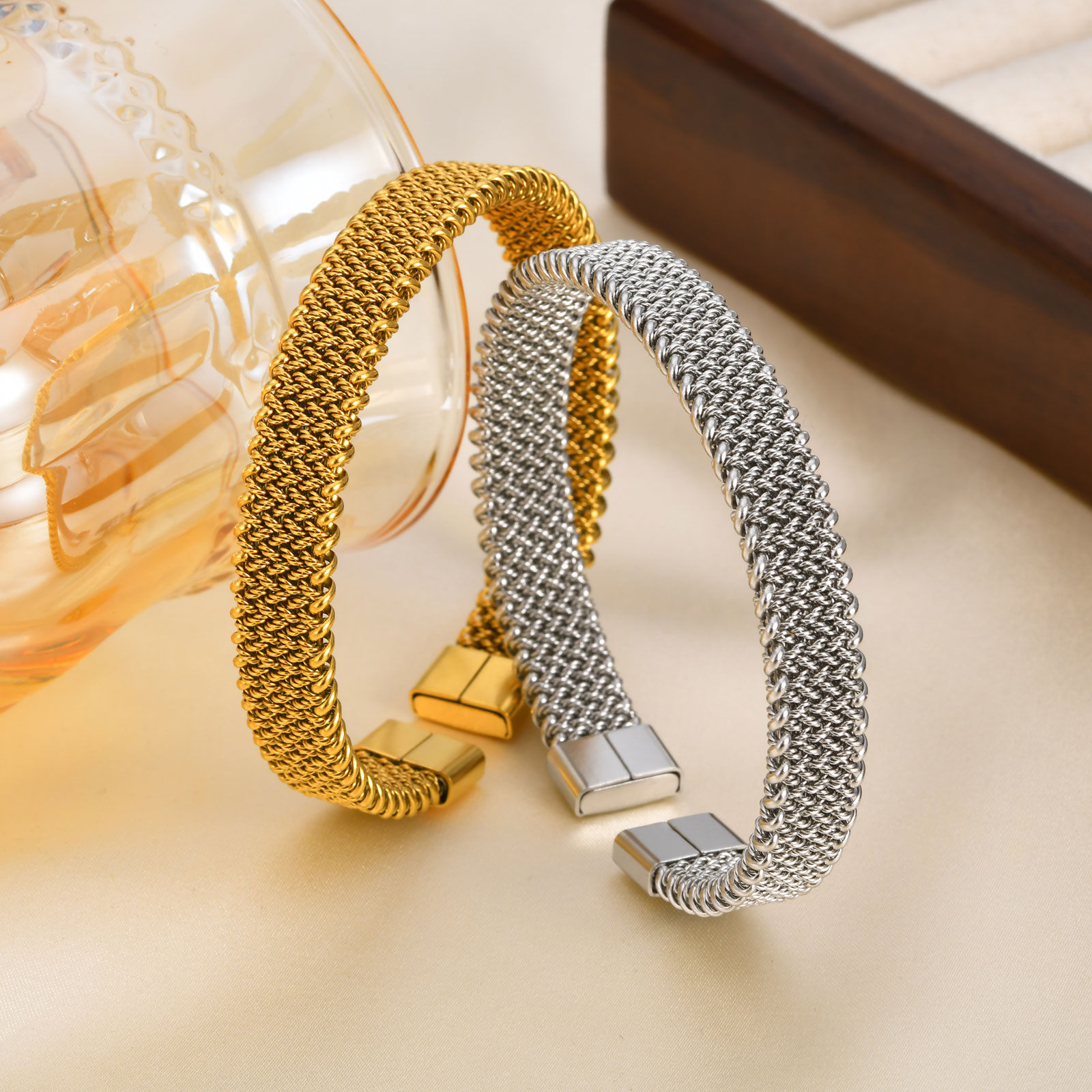 Bracelet ouvert tressé à sangl - Mesh Strap Metal avis et prix